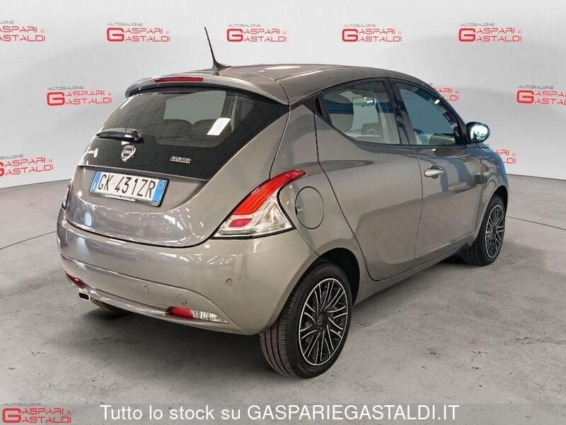 Lancia Ypsilon 1.0 FireFly 5 porte S&S Hybryd Gold
