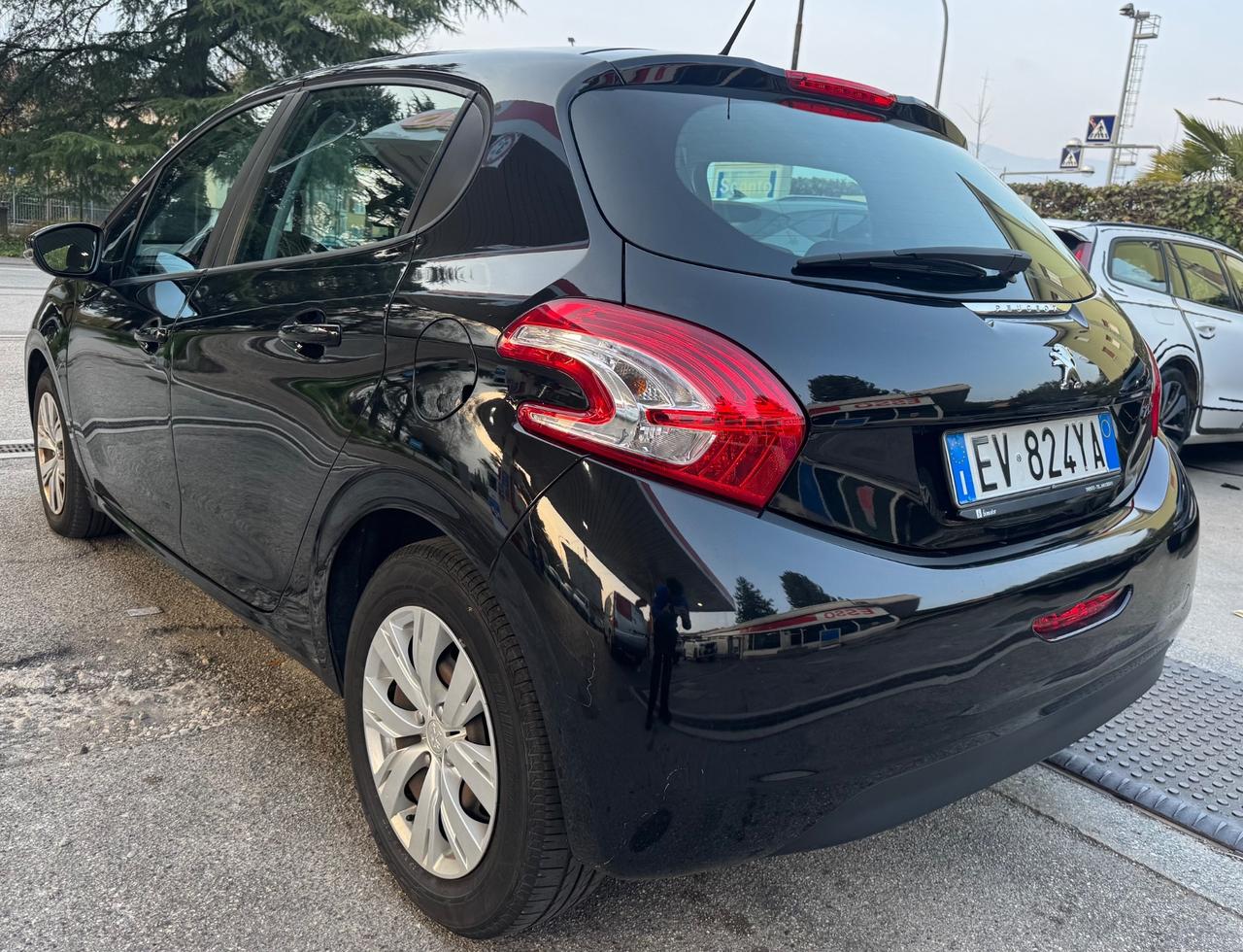 Peugeot 208 1.4 HDi 68 CV 5 porte Allure