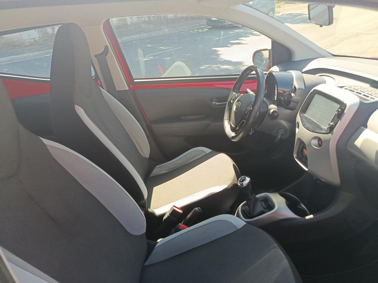 Toyota Aygo 1.0 VVT-i 69 CV 5 porte x-cite