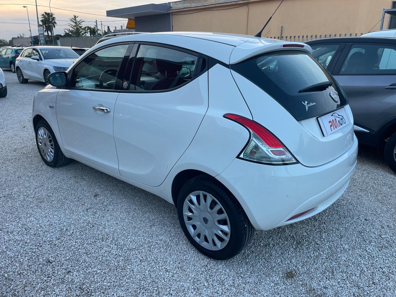 Lancia Ypsilon 1.2 69 CV 5 porte GPL Ecochic Silver