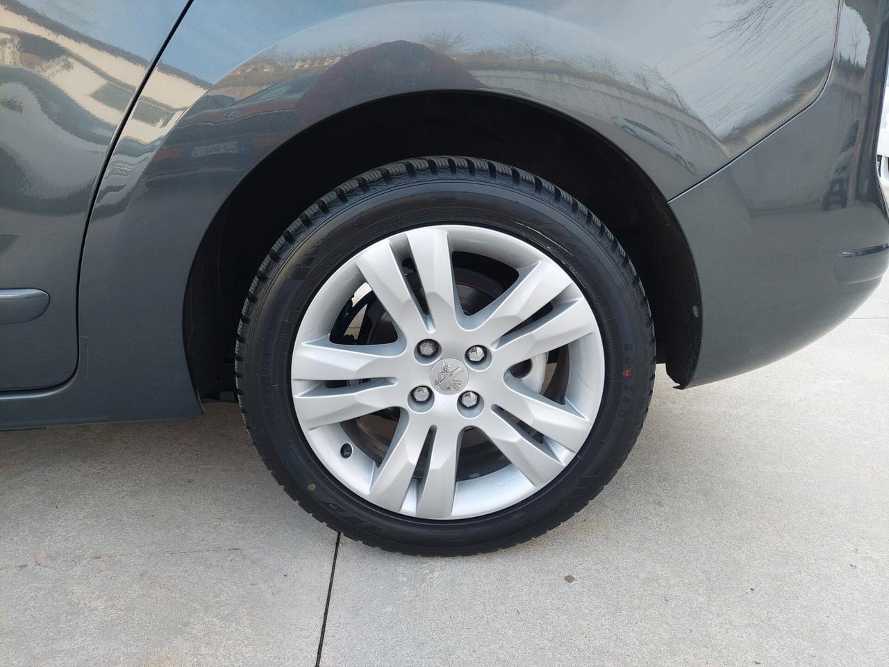 Peugeot 5008 1.6 HDi 110CV 80.000km 7posti