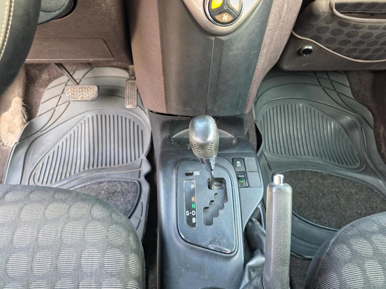 Toyota iQ 1.0 Sol CV-68 E5 GPL Automatico NEO 2010