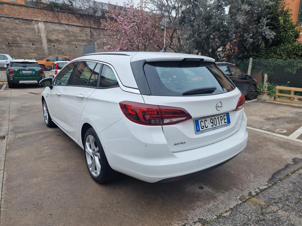 Opel Astra 1.5 CDTI 105 CV S&S Sports Tourer Business Elegance