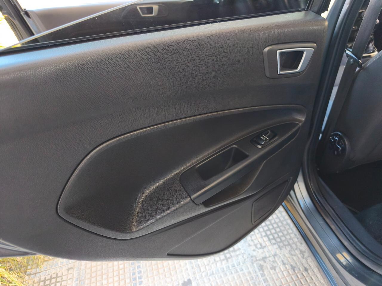 Ford Fiesta 1.5 TDCi 75CV 5 porte Titanium