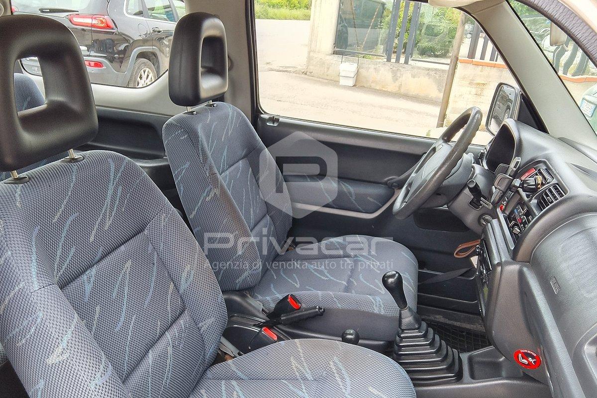 SUZUKI Jimny 1.3i 16V cat 4WD JLX