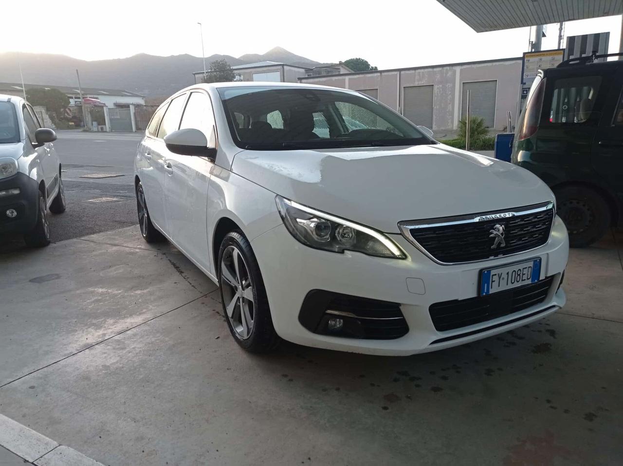 Peugeot 308 BlueHDi 120 S&S EAT6 SW Allure