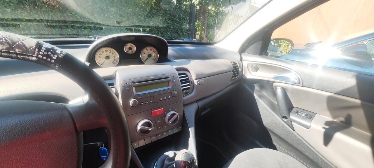 Lancia Ypsilon 1.3 MJT 75 CV Argento