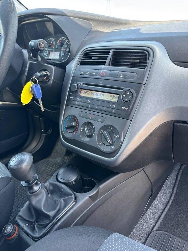 FIAT Punto NEOP. 1.4 8V 5 porte Natural Power Street