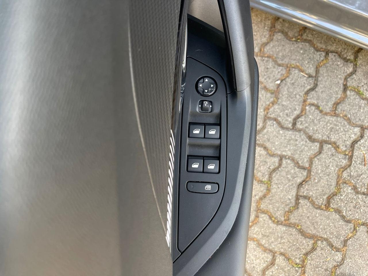 Peugeot 2008 Allure 1.2 PureTech 100 #5940