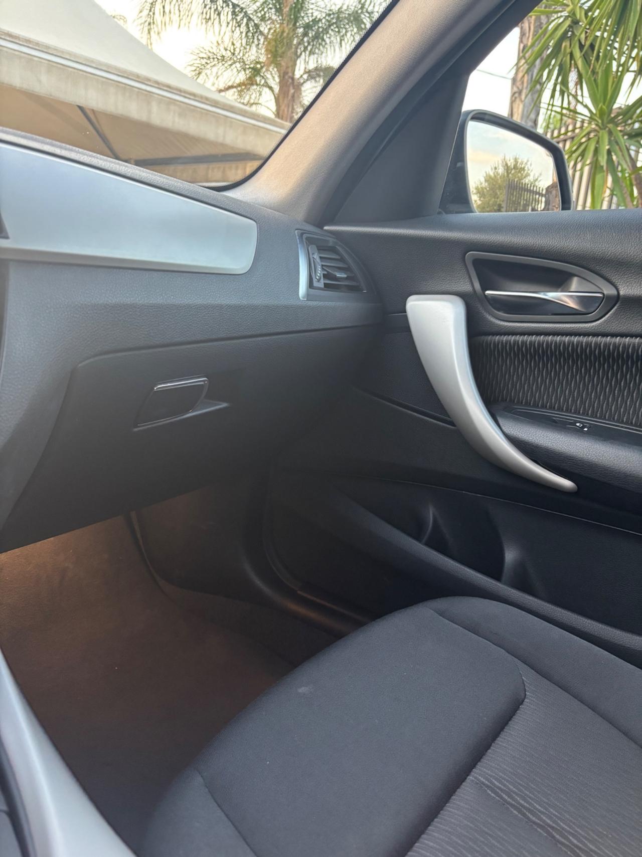 Bmw 118 118d 5p. Business Advantage