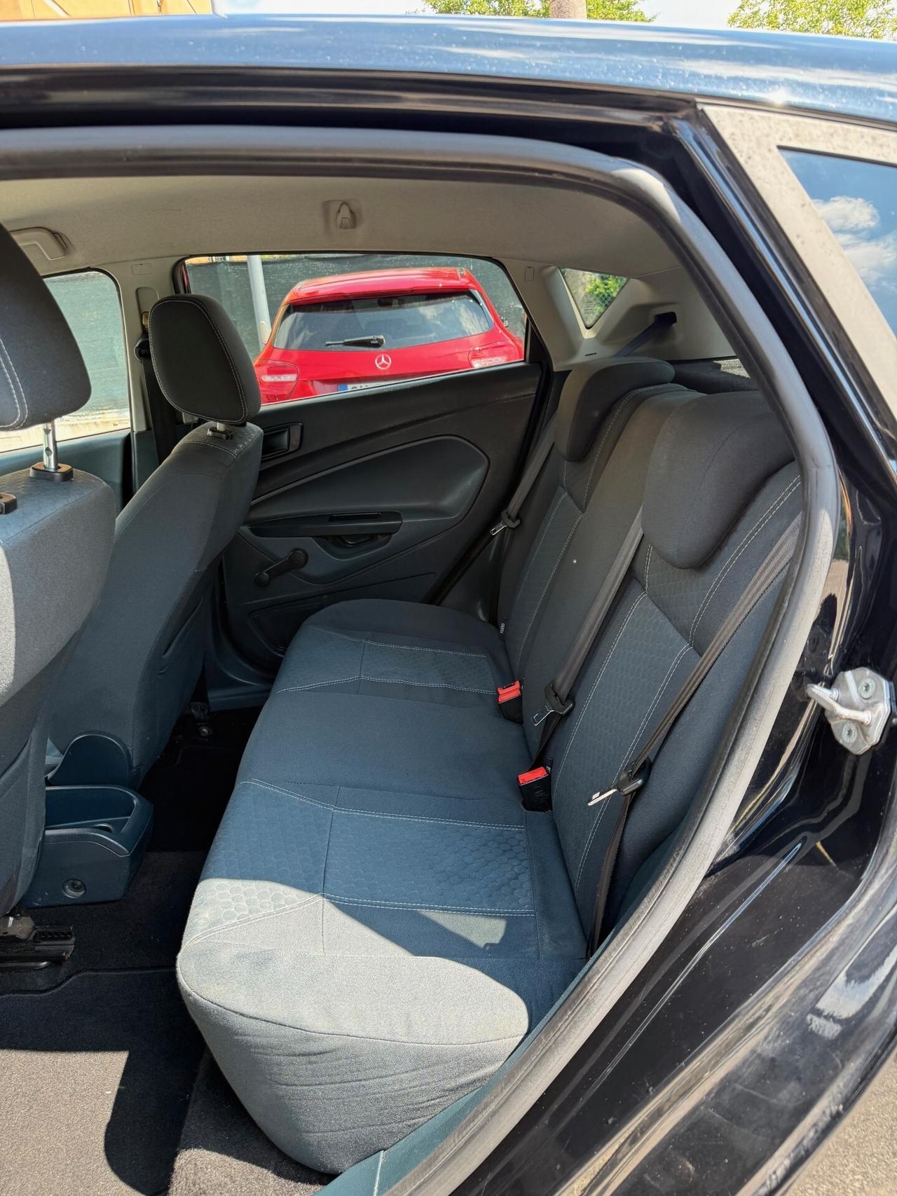 Ford Fiesta 1.4 tdci - NEOPATENTATI - 12 MESI DI GARANZIA -