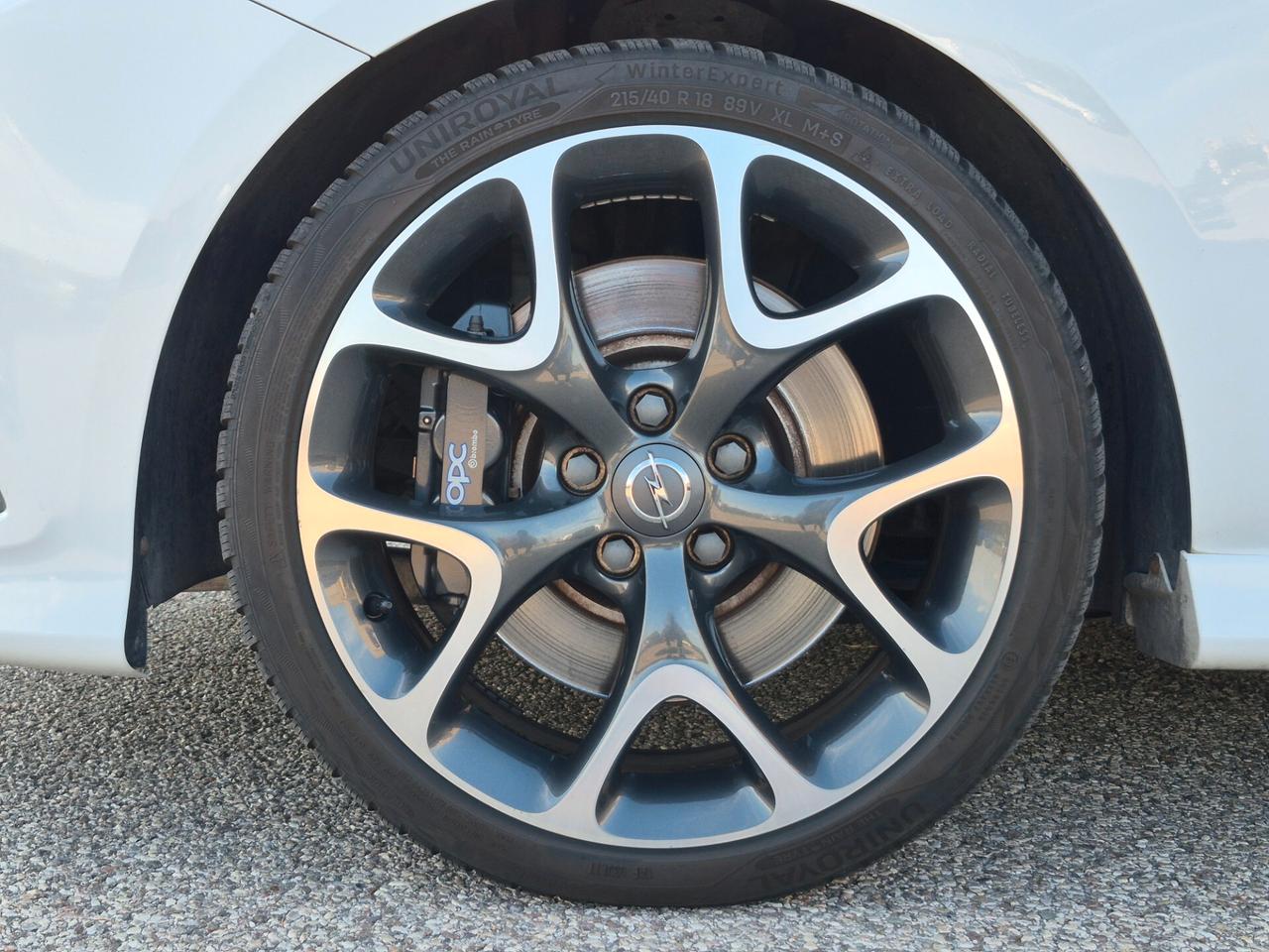 Opel Corsa 1.6 Turbo Coupé OPC
