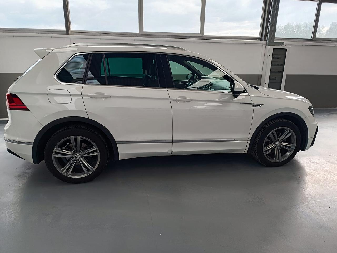 Volkswagen Tiguan 2.0 TDI SCR DSG Executive R-LINE BlueMotion Technology