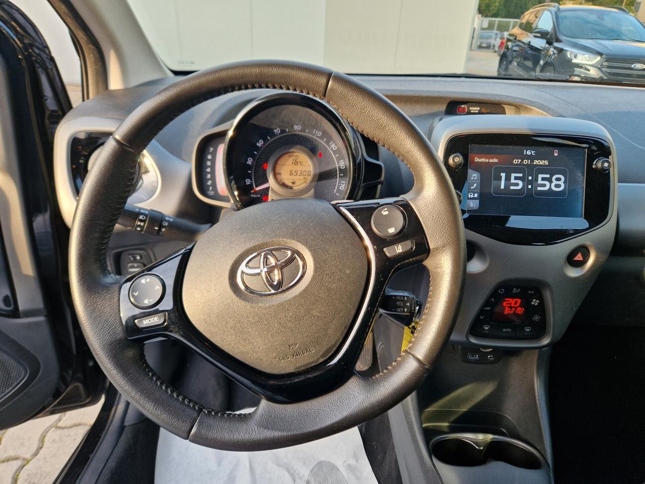 Toyota Aygo Connect 1.0 VVT-i 72 CV 5p x-play