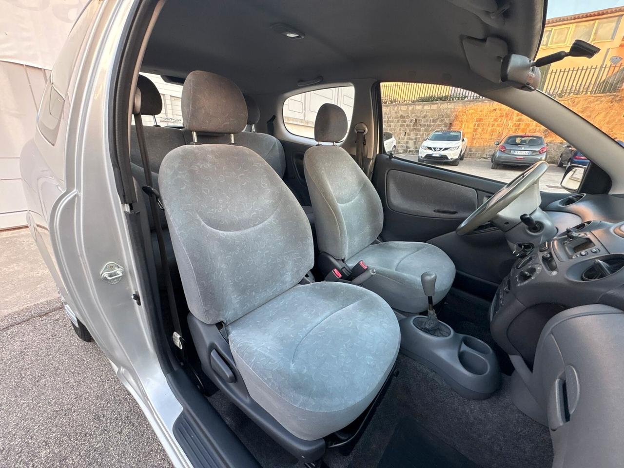 Toyota Yaris 1.0i 16V cat 3 porte