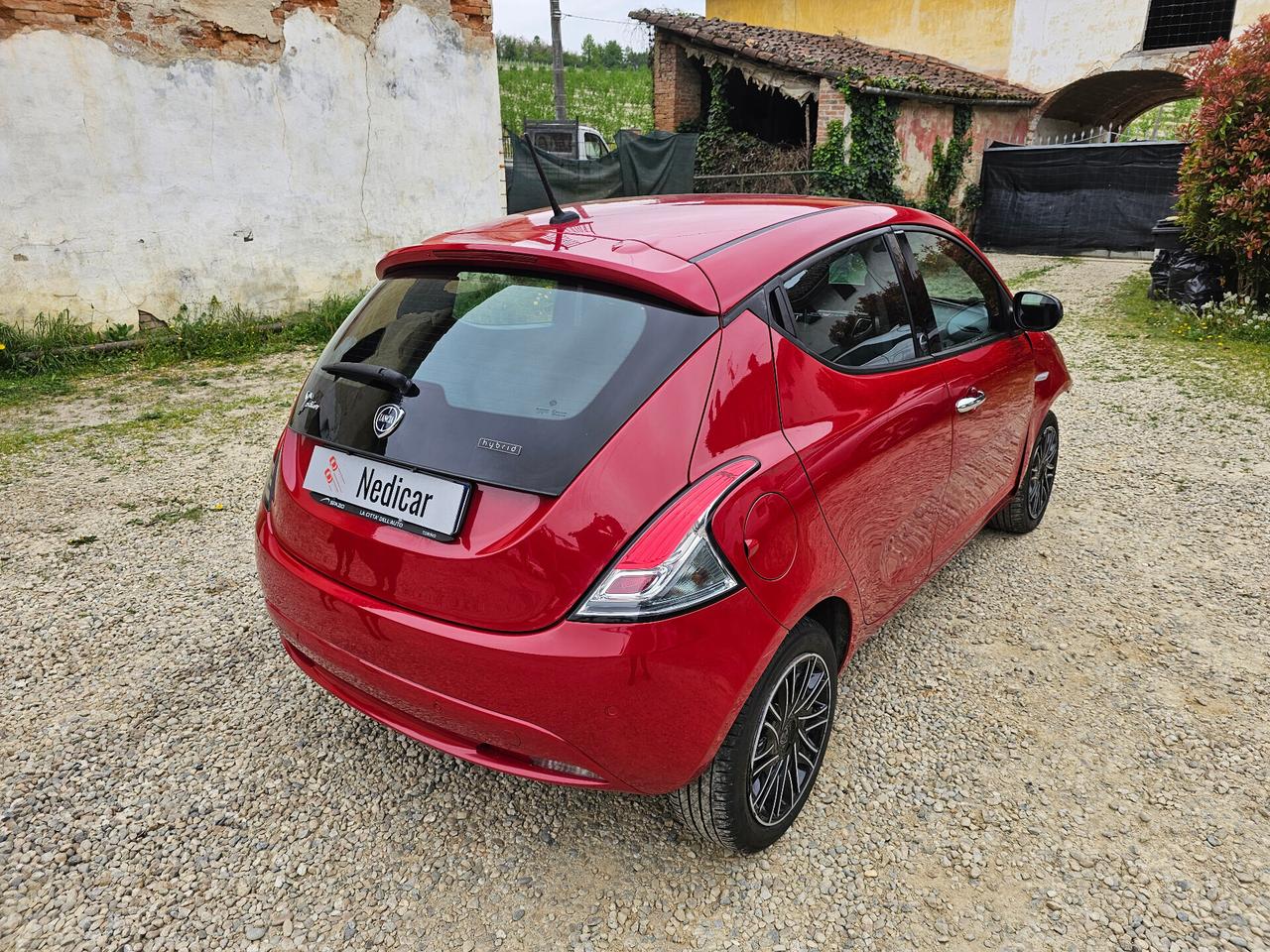 Lancia Ypsilon 1.0 FireFly 5 porte S&S Hybrid Ecochic Silver