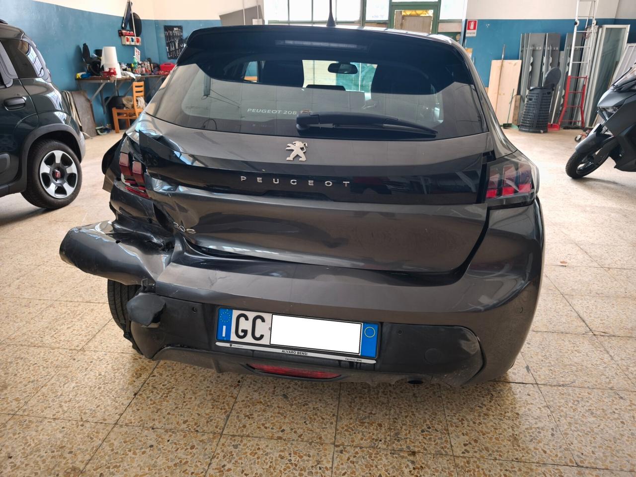 Peugeot 208 PURE TECH INCIDENTATA