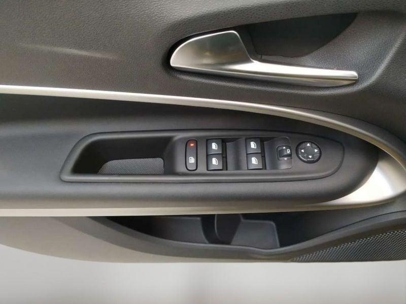 Jeep Avenger 1.2 turbo e-hybrid mhev Upland 4xe 145cv edct6