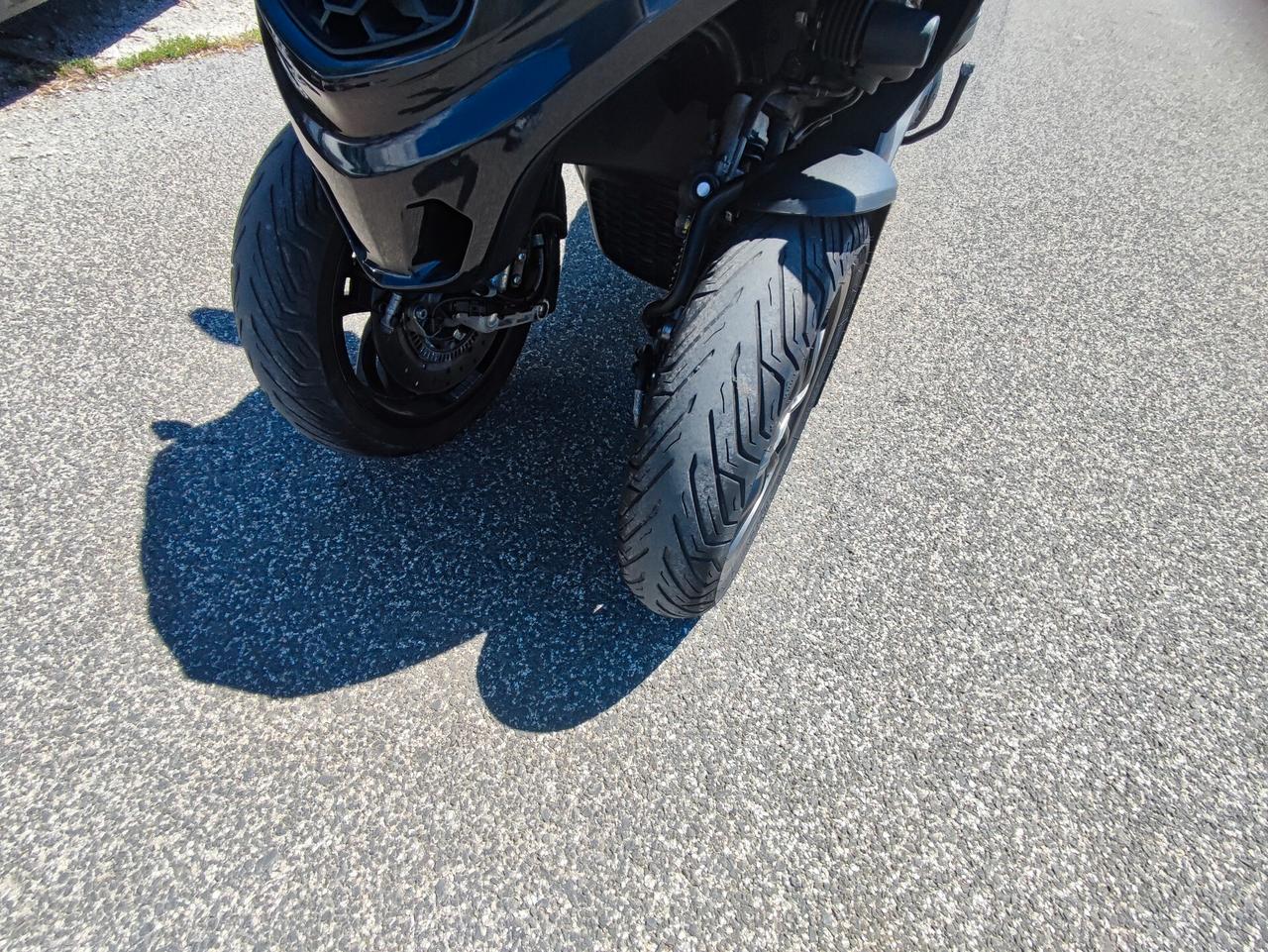 Piaggio MP3 300 MP3 300 IE ABS HPE