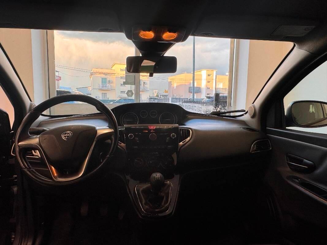 Lancia Ypsilon 1.2 8v Silver 69cv