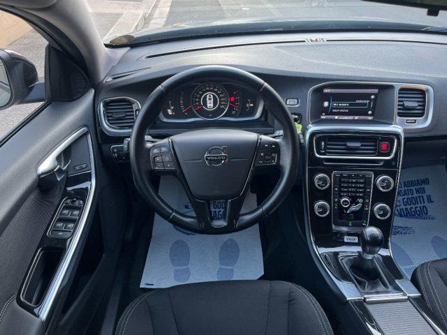 VOLVO V60 2.0 D3 R-design