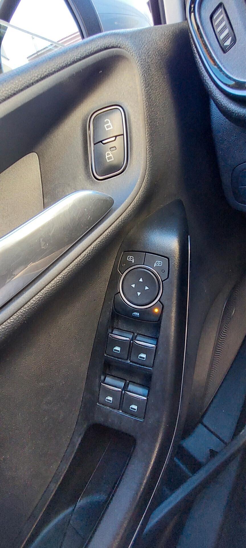 FIESTA 1,1 BENZINA NEW MODEL 86 CV X NEOPATENTATI NAVIGATORE TELEFONO LEGA STRAFULL