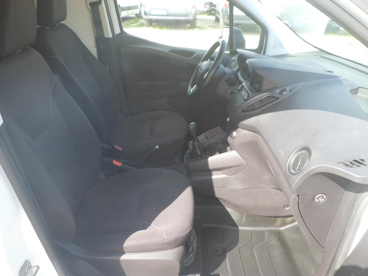 Ford Transit Courier furgone