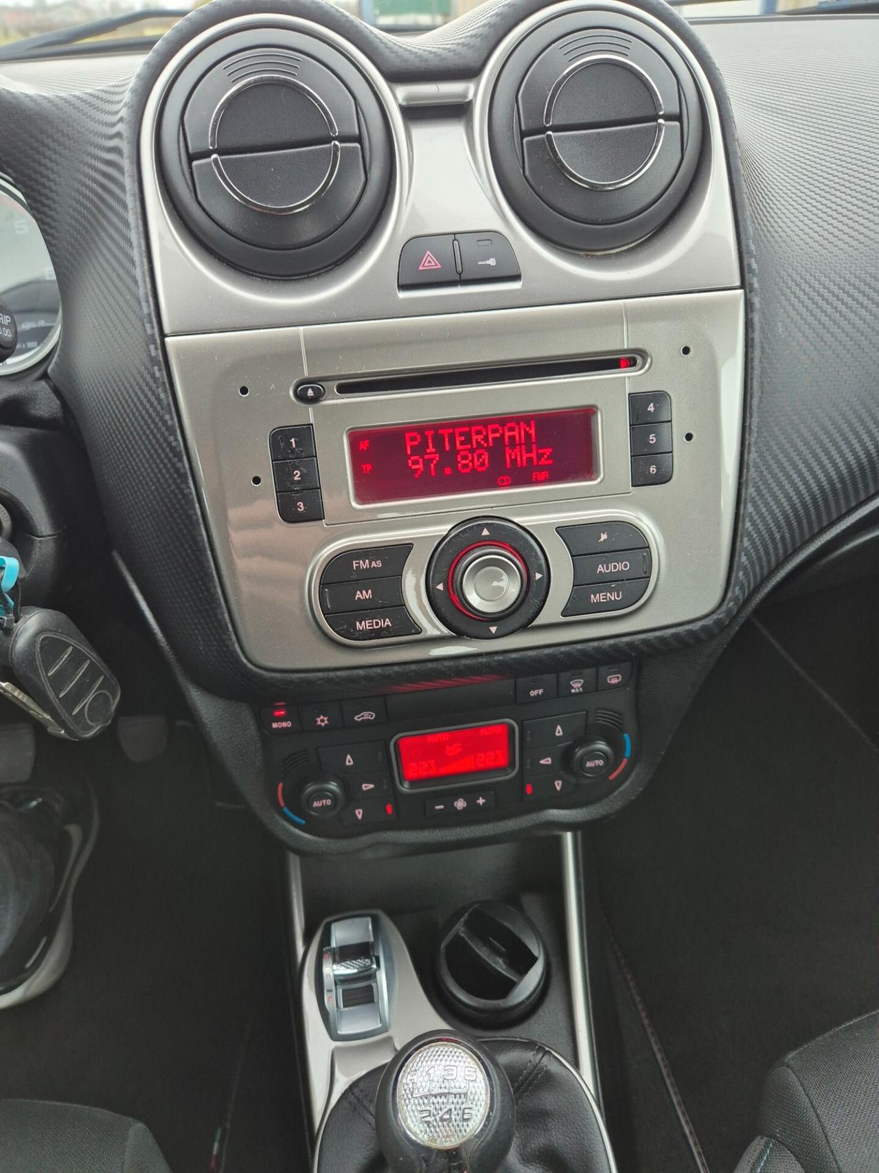 Alfa Romeo MiTo 1.6 JTDm 16V Distinctive Sport Pack