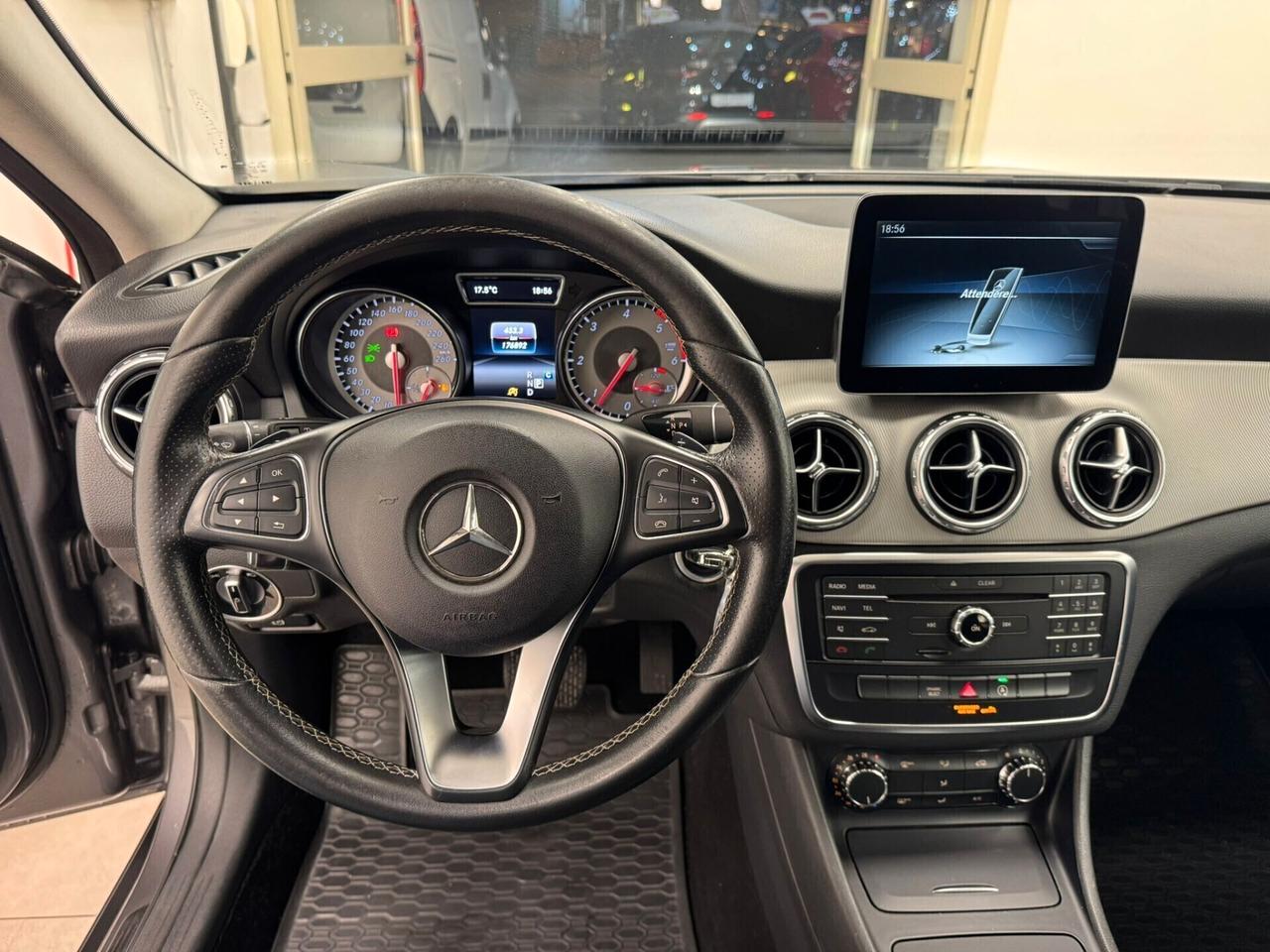 MERCEDES-BENZ GLA 200 D AUTOMATC PREMIUM