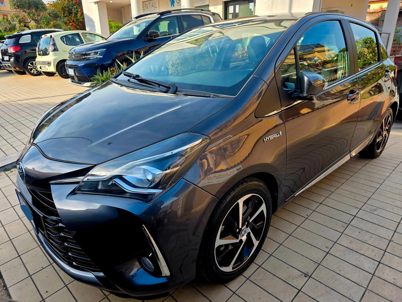 Toyota Yaris 1.5 Hybrid 5 porte Lounge Blue