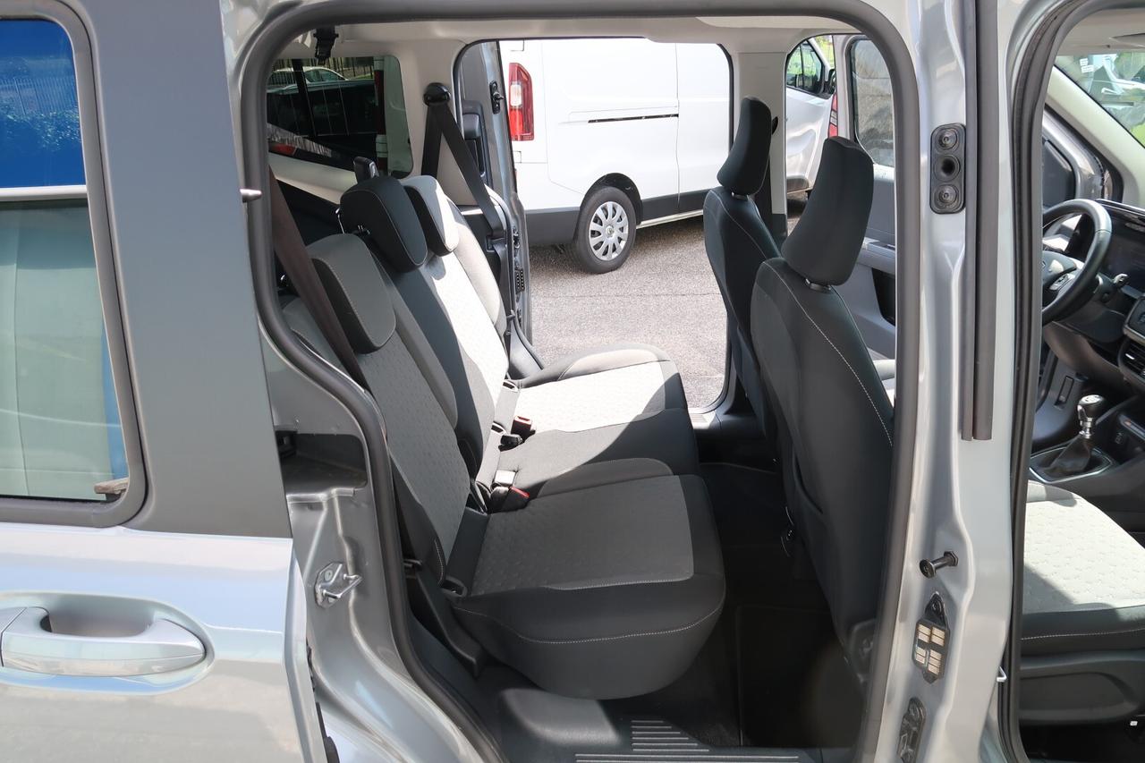 Ford Tourneo Courier 1.0 EcoBoost Titanium