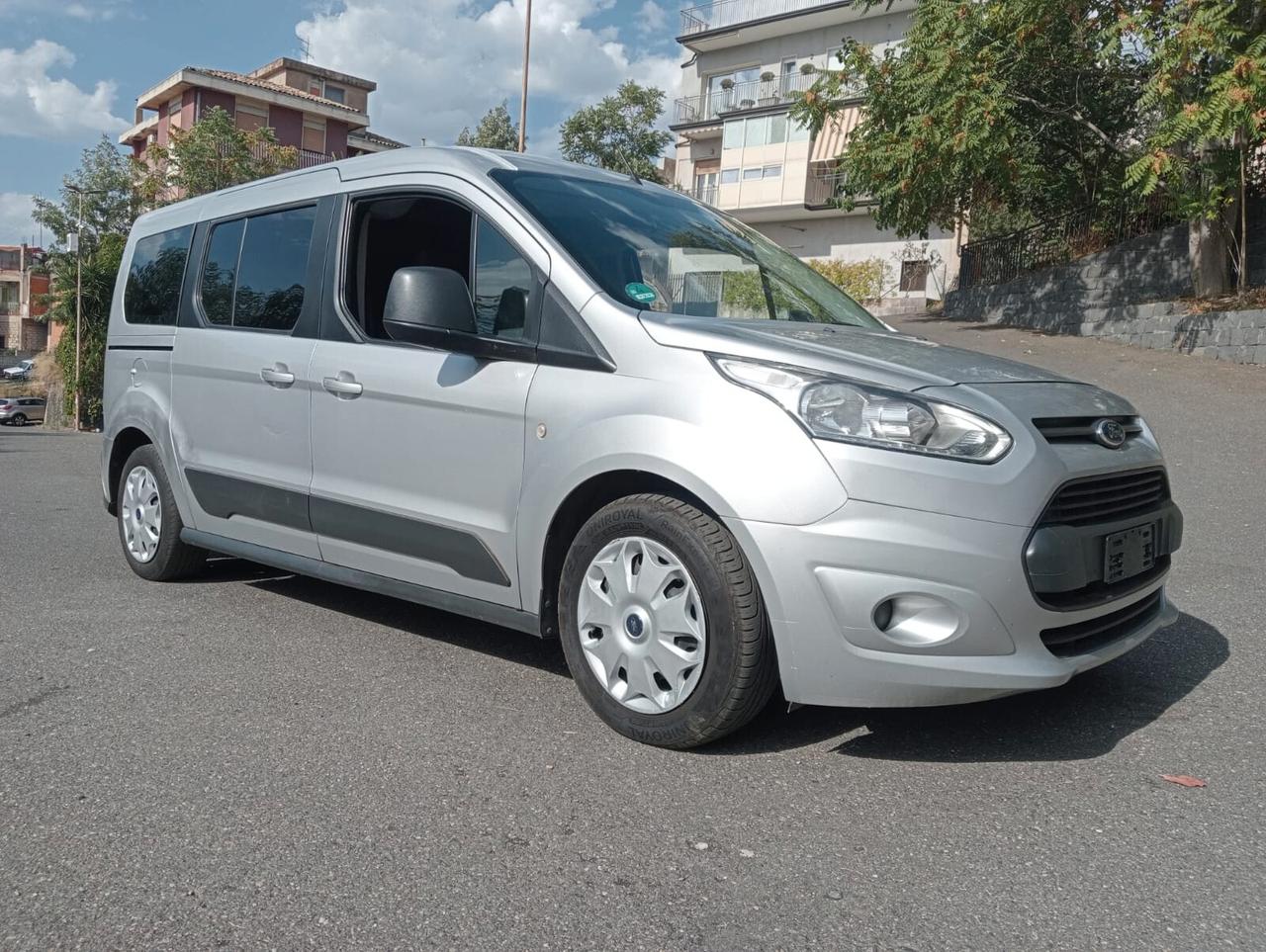 Ford Tourneo Connect Pianale ribassato con rampa disabili in carrozzina