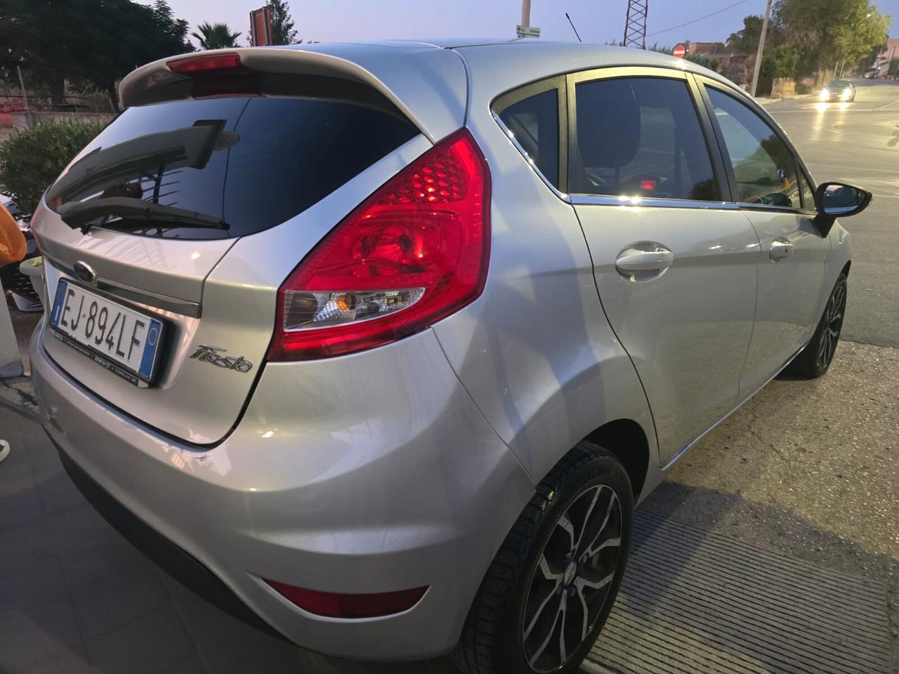 Ford Fiesta Ikon 1.4 TDCi 70CV 5p. Business