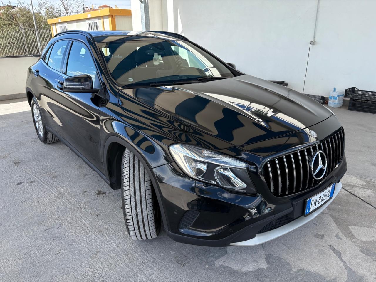 Mercedes-benz GLA 180 d Premium PARI AL NUOVO!