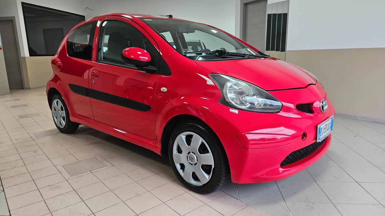 Toyota Aygo 1.0 12V VVT-i 5 porte Sol
