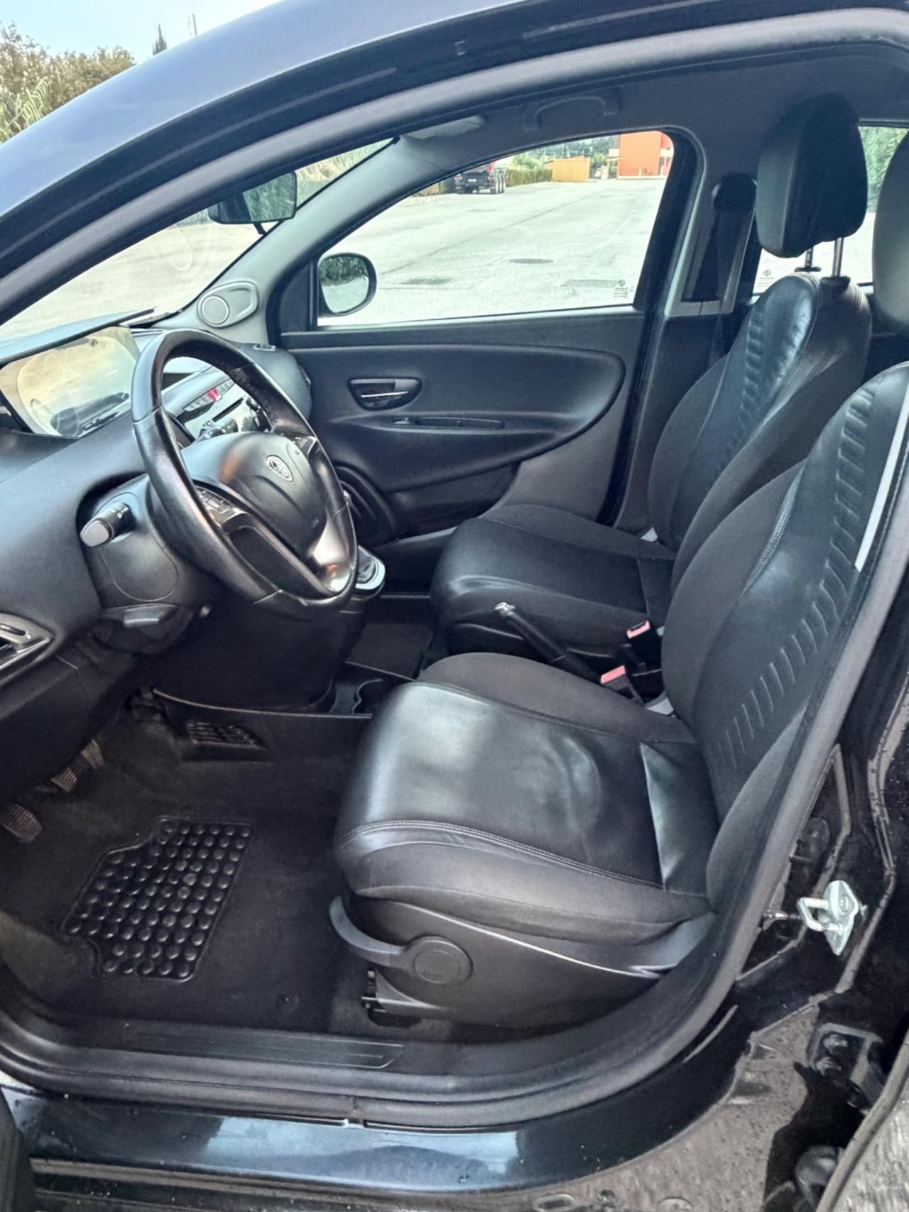 Lancia Ypsilon 1.3 MJT 95 CV 5 porte Platinum