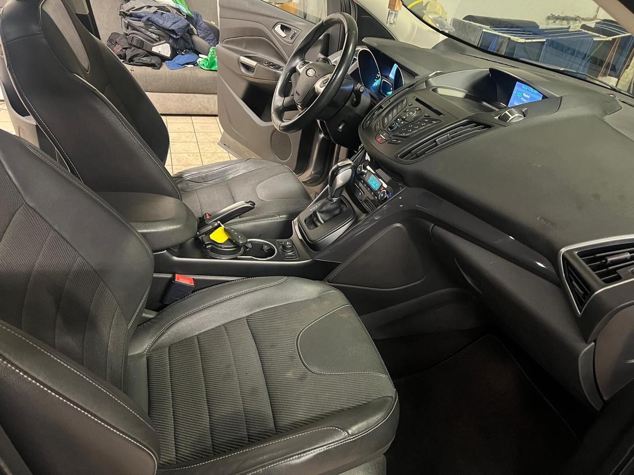 Ford Kuga 2.0 TDCI 140 CV 4WD Powershift Titanium