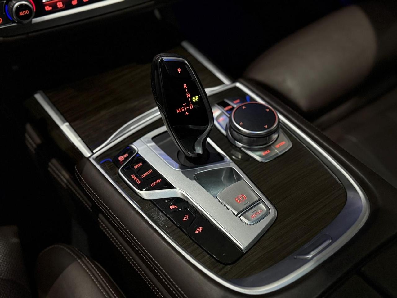 Bmw 740d xDrive M-paket (320cv/235kw)