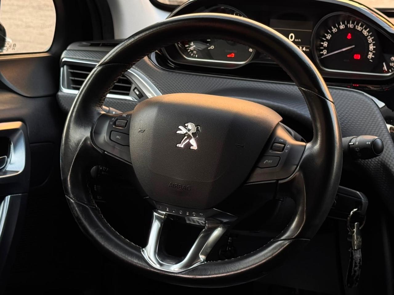 Peugeot 2008 BlueHDi 100 S&S Allure