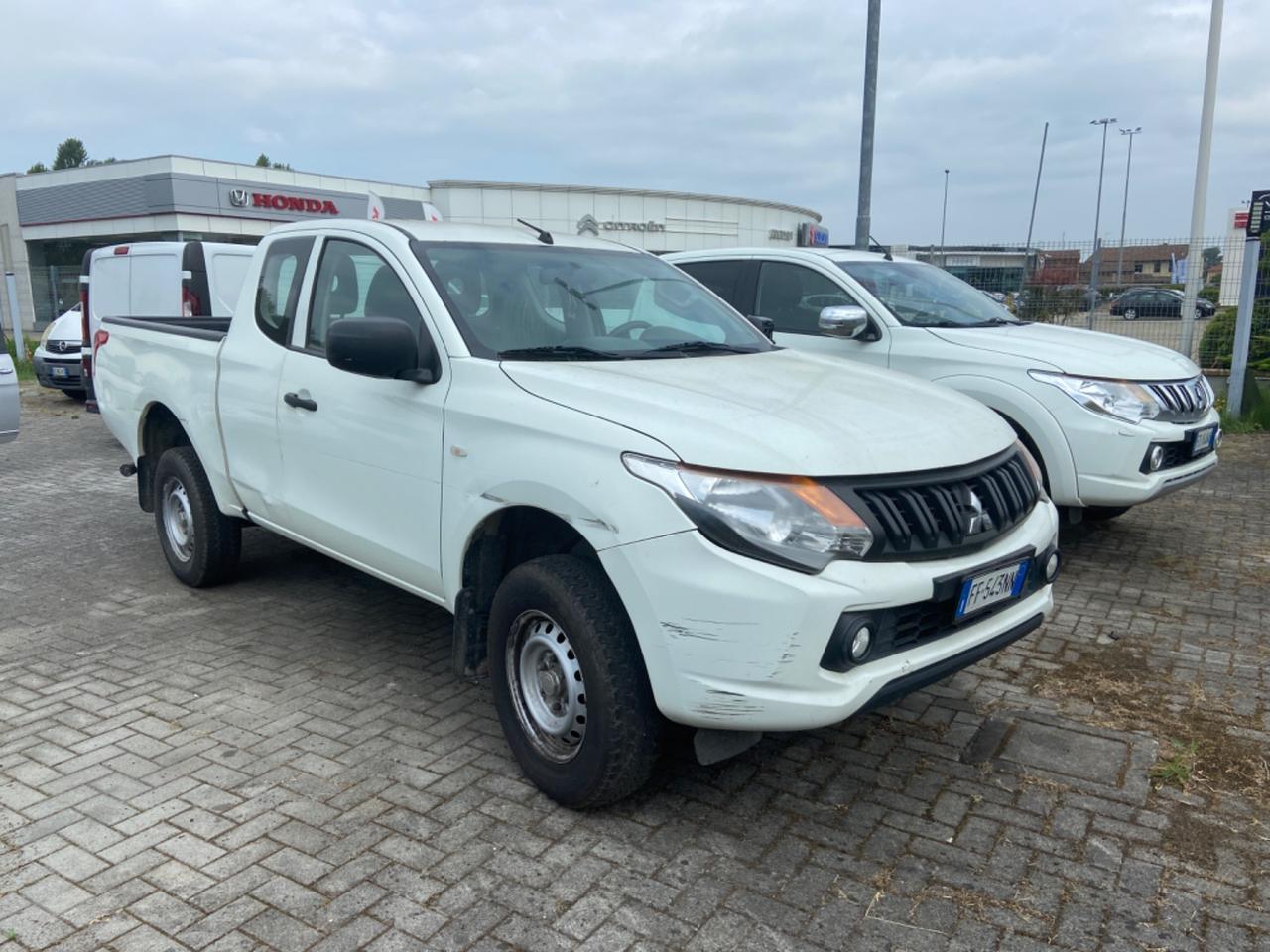 Mitsubishi L200 2.4 DI-D/154CV Club Cab Invite gancio traino