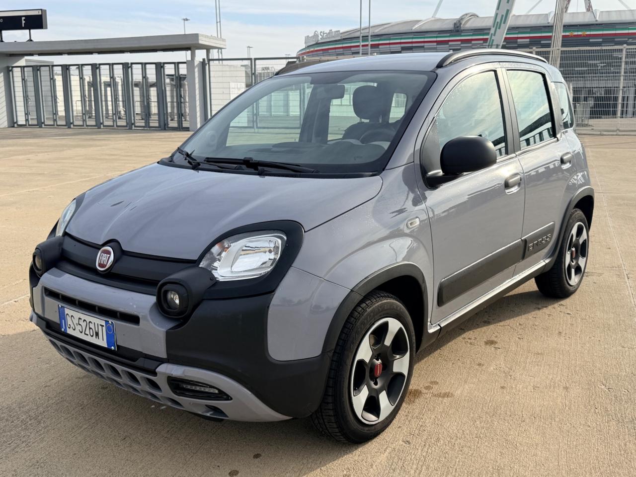 Fiat Panda 1.0 S&S Hybrid City Cross “POCHI KM”