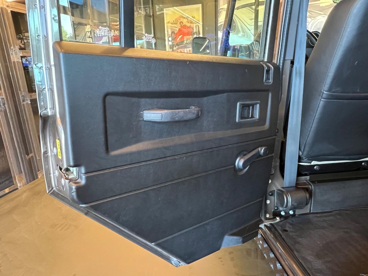 Land Rover Defender 110 2.4 TD4 S.W. Limited Edition Nara Bronze