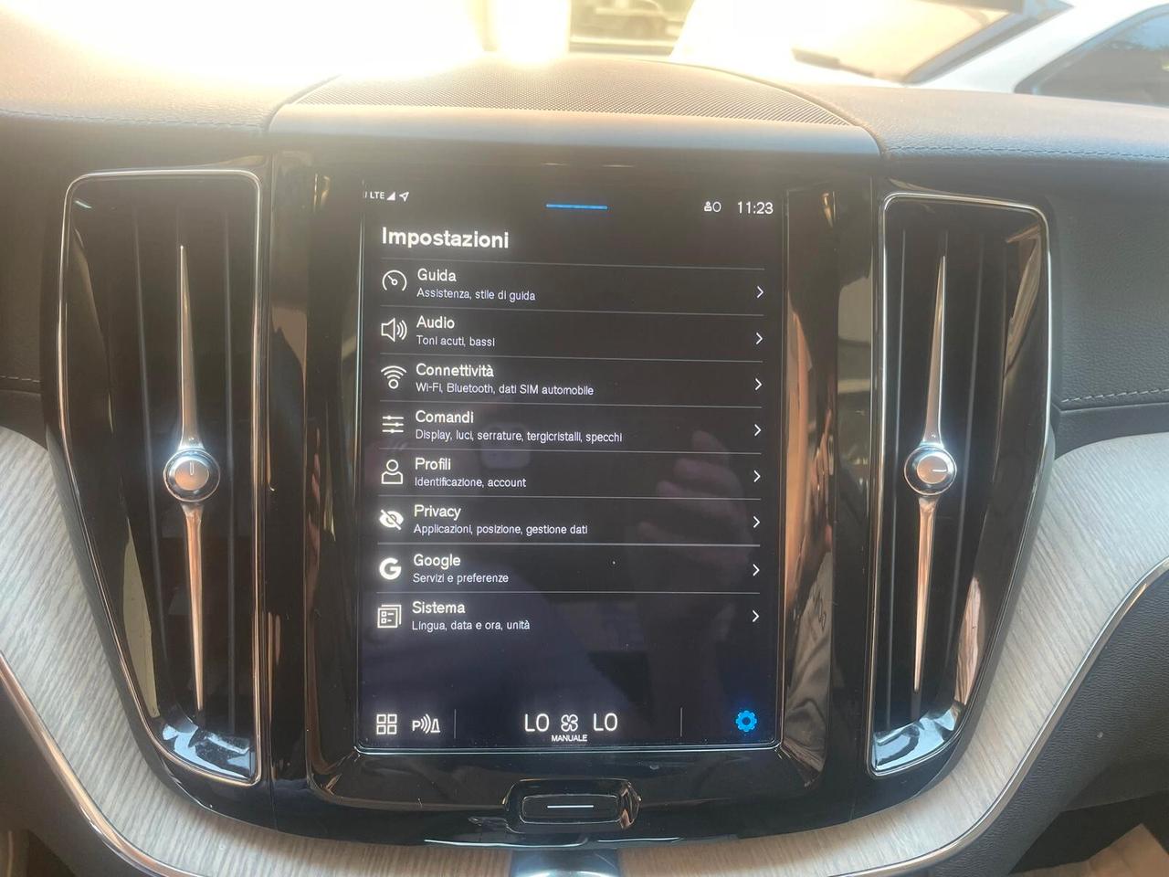 Volvo XC60 B4 (d) 197cv automatico INSCRIPTION PELLE NAVY LED 19