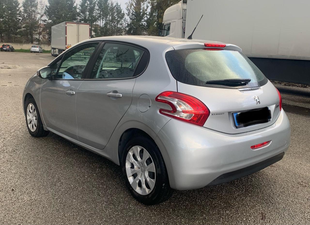 Peugeot 208 1.4 HDi 68 CV 5 porte Allure