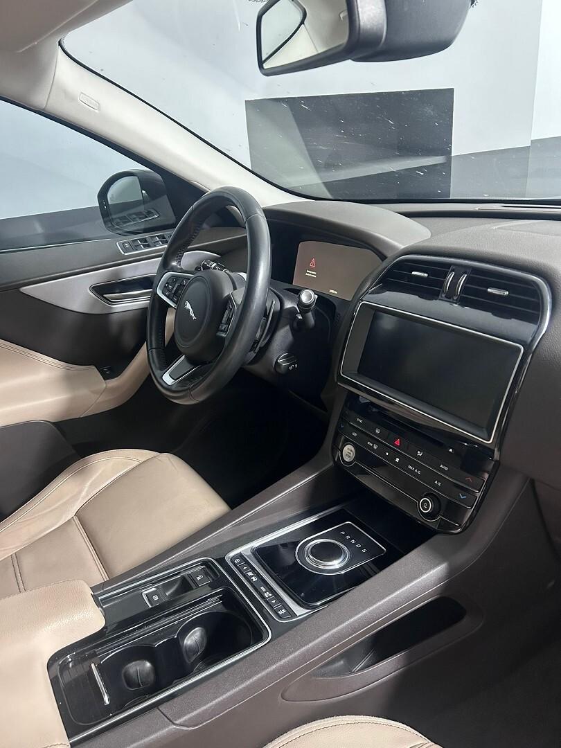 Jaguar F-Pace AWD Prestige