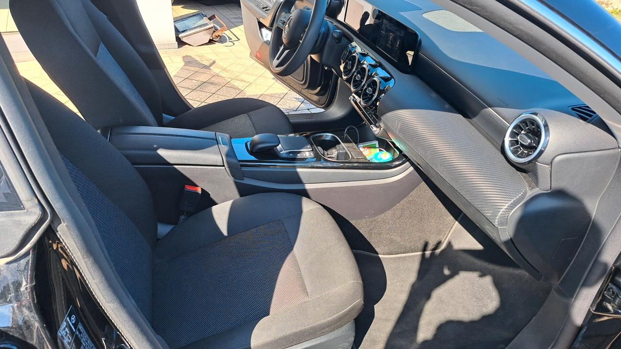 Mercedes-benz CLA 180 Automatic Shooting Brake Executive