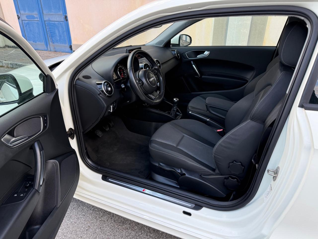 Audi A1 1.6 TDI 105 CV .. S-Line