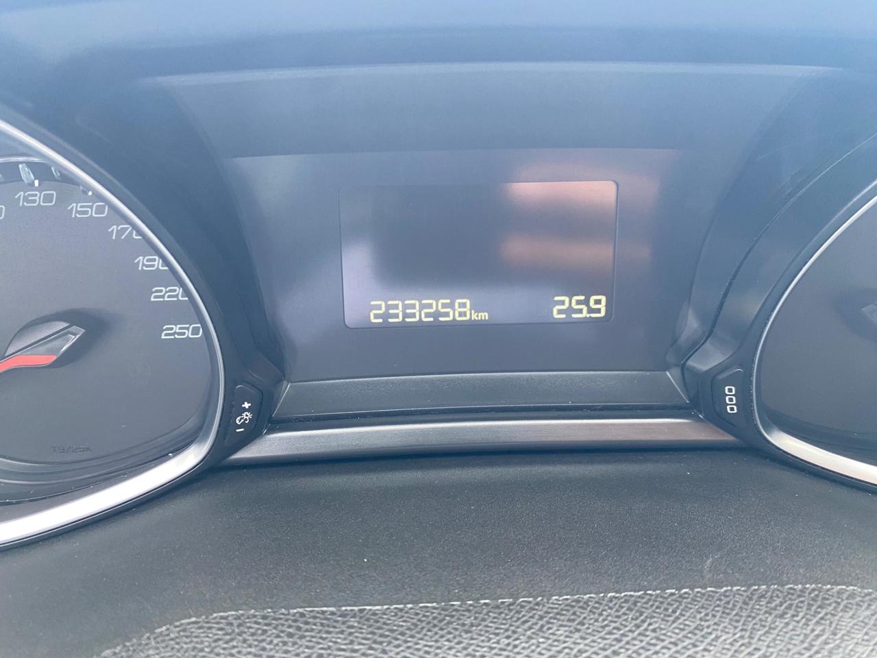 Peugeot 308 BlueHDi 120 S&S EAT6 Business