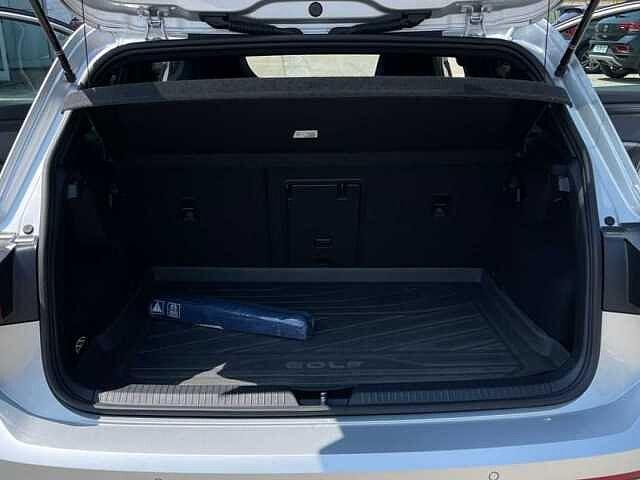 Volkswagen Golf 8ª serie 1.5TSI 130CV R-Line - NEOPATENTATI