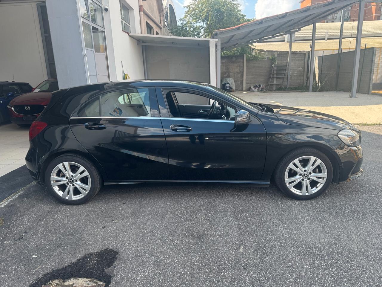 MERCEDES-BENZ A 180 d Automatic Business